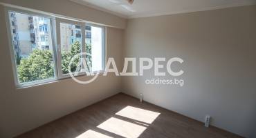 Тристаен апартамент, Разград, Орел, 701359, Снимка 1