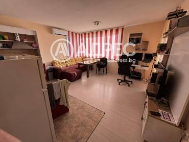 Тристаен апартамент, Велико Търново, Колю Фичето, 680376, Снимка 1