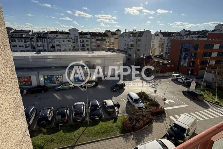 Тристаен апартамент, Велико Търново, Колю Фичето, 680376, Снимка 1