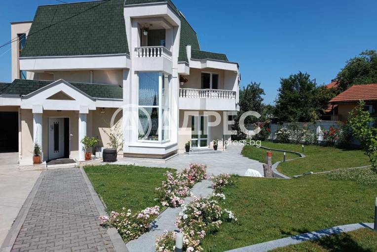 Къща/Вила, Разград, Добровски, 659377, Снимка 1