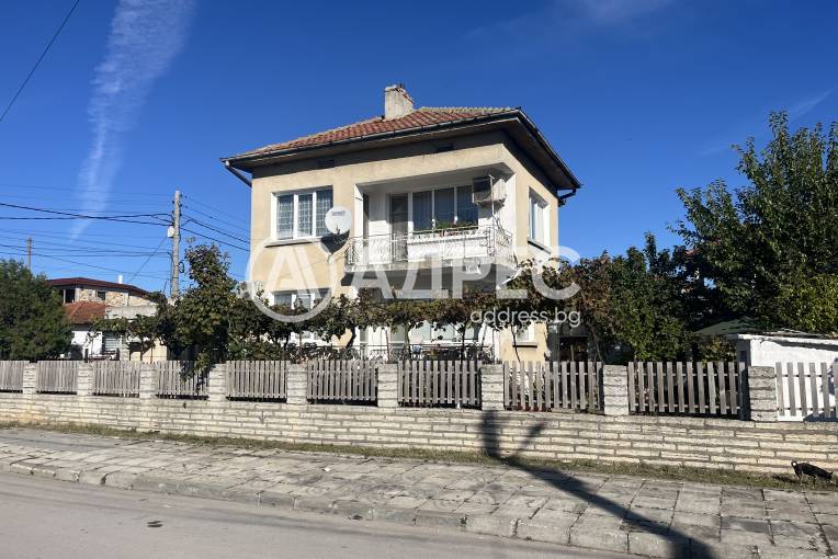 Къща/Вила, Балчик, Левски, 672379, Снимка 1