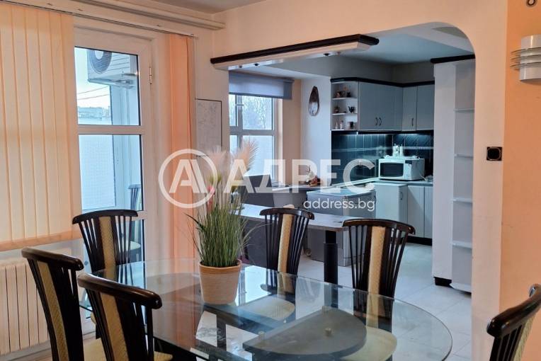 Тристаен апартамент, Хасково, Център, 677386, Снимка 1