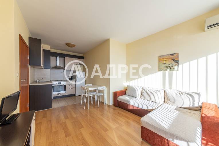 Двустаен апартамент, Варна, к.к. Чайка, 681386, Снимка 1