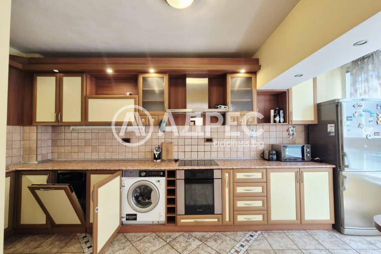 Тристаен апартамент, Варна, Спортна зала, 699386, Снимка 1