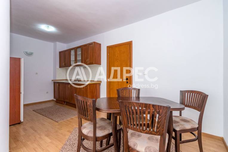 Тристаен апартамент, Варна, Червен площад, 689400, Снимка 1