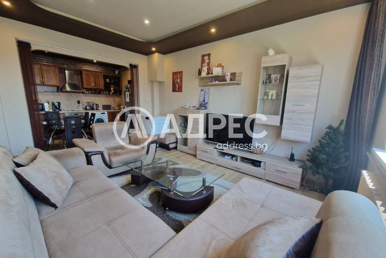 Двустаен апартамент, София, Оборище, 679401, Снимка 1