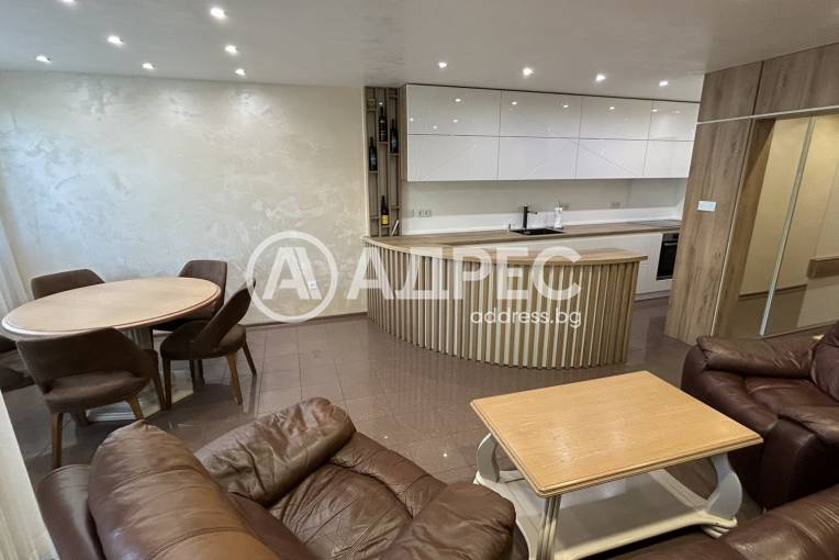 Тристаен апартамент, Бургас, Център, 661409, Снимка 1