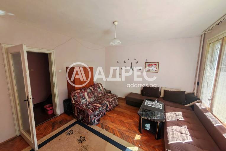 Тристаен апартамент, София, Толстой, 673413, Снимка 1