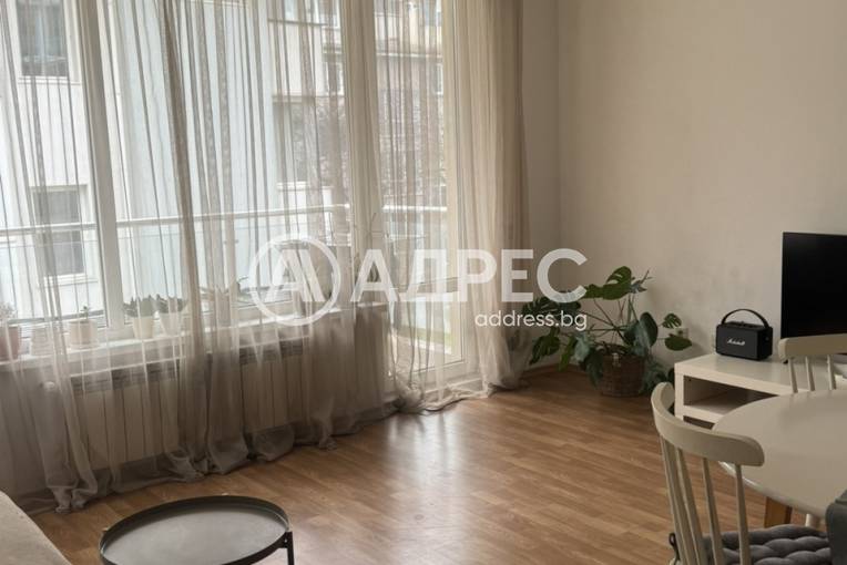 Двустаен апартамент, София, Гео Милев, 684414, Снимка 1