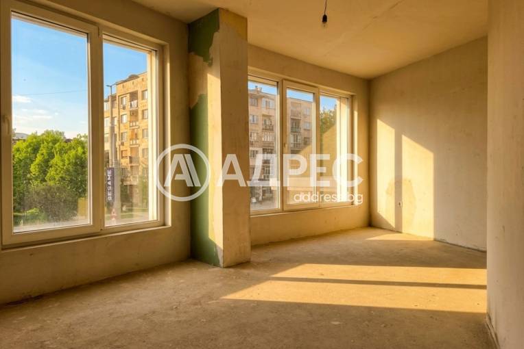 Тристаен апартамент, Перник, Изток, 693414, Снимка 1