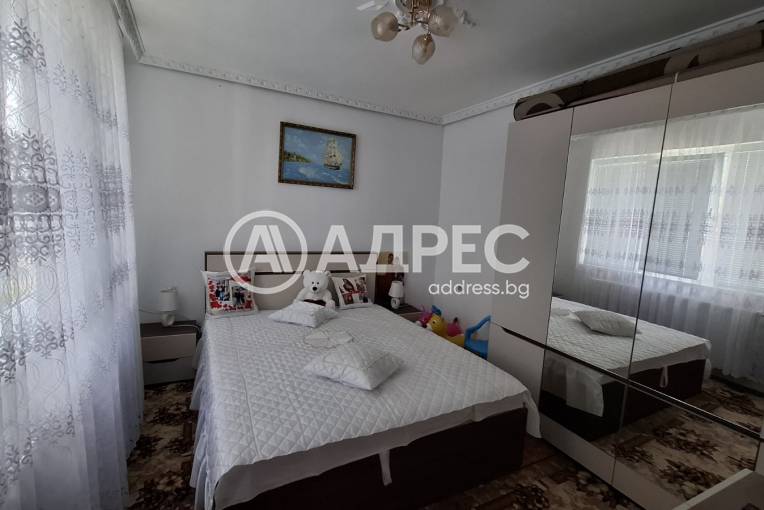 Двустаен апартамент, Градница, 668420, Снимка 1