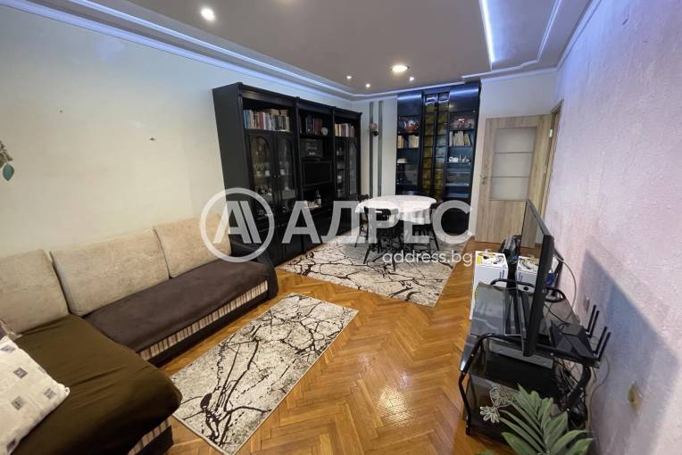 Многостаен апартамент, Шумен, Пазара, 677421, Снимка 2