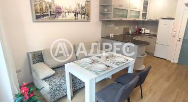 Тристаен апартамент, Варна, Червен площад, 666422, Снимка 1