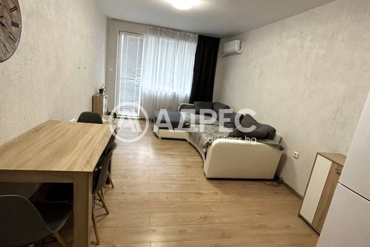 Тристаен апартамент, Велико Търново, Колю Фичето, 670422, Снимка 1