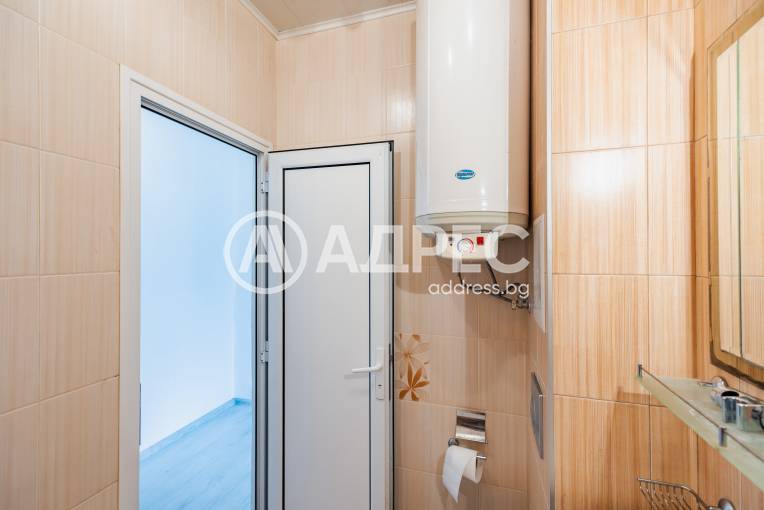 Тристаен апартамент, Варна, Базар "Левски", 676426, Снимка 13