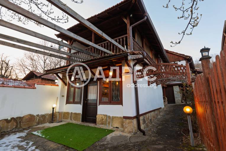 Къща/Вила, Горно трапе, 683427, Снимка 1