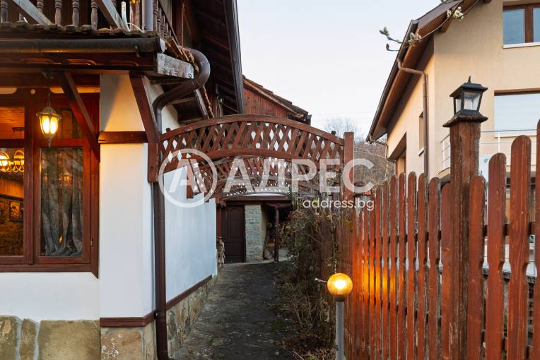 Къща/Вила, Горно трапе, 683427, Снимка 2