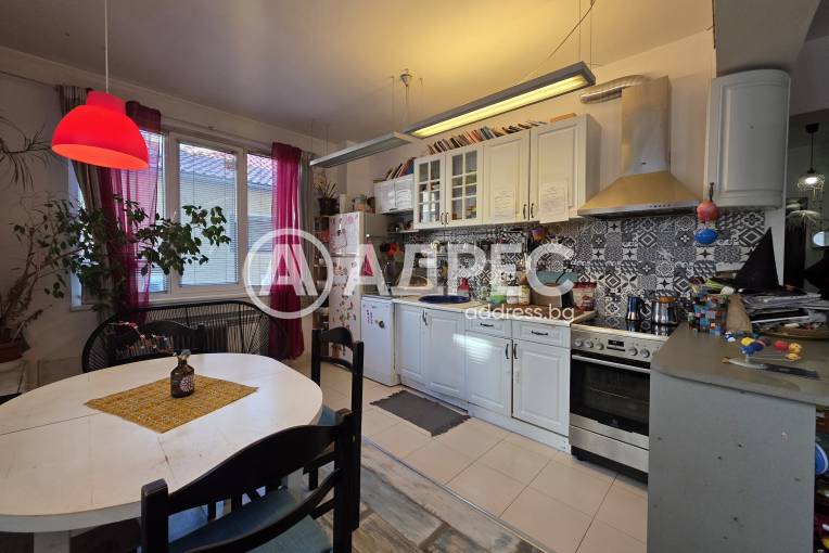 Тристаен апартамент, София, Яворов, 681431, Снимка 1