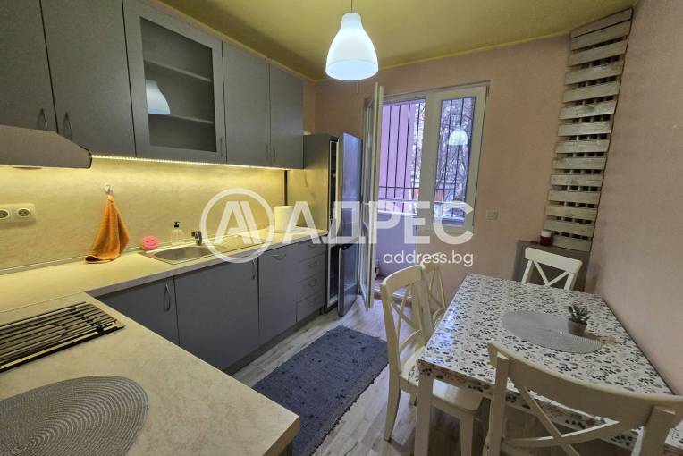 Тристаен апартамент, София, Стрелбище, 682431, Снимка 1