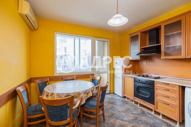 Тристаен апартамент, Варна, Базар "Левски", 677433, Снимка 1