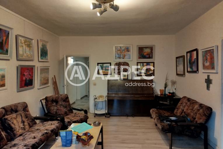 Тристаен апартамент, София, Изгрев, 683450, Снимка 1