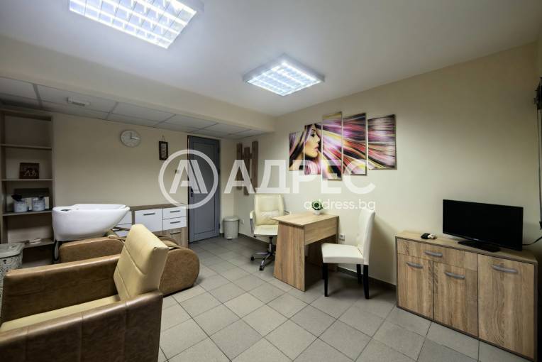 Козметично/Фризьорско студио, Русе, Център, 678454, Снимка 1