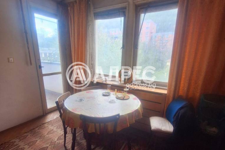 Тристаен апартамент, Велико Търново, Света гора, 692459, Снимка 2