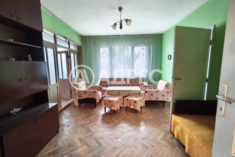 Многостаен апартамент, Нови пазар, 672481, Снимка 1