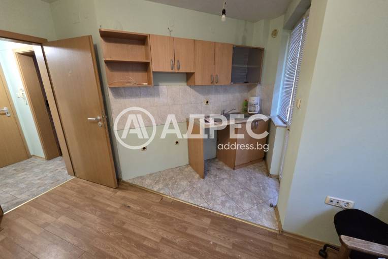 Двустаен апартамент, Варна, Погребите, 687481, Снимка 1