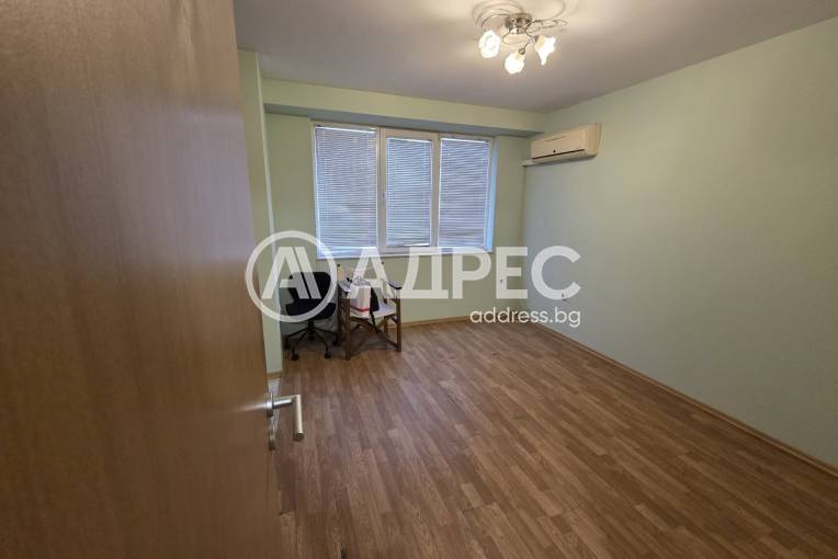 Двустаен апартамент, Варна, Погребите, 687481, Снимка 2