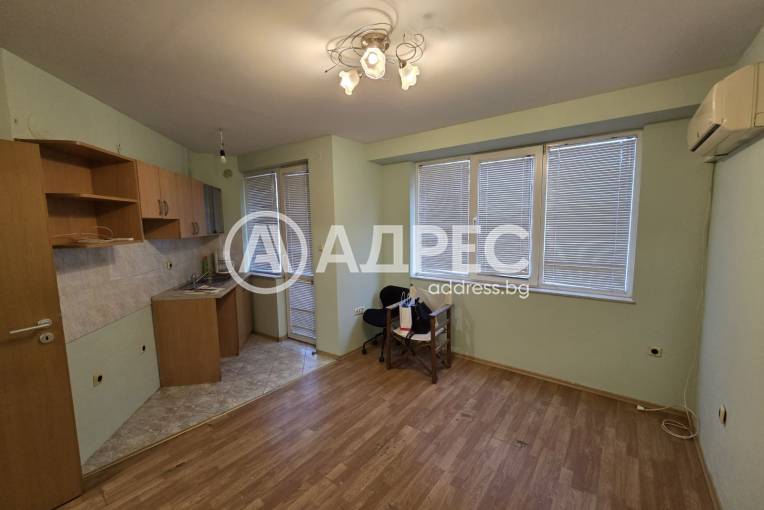 Двустаен апартамент, Варна, Погребите, 687481, Снимка 3