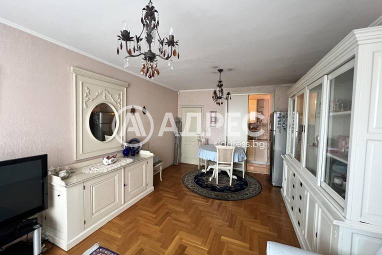 Двустаен апартамент, София, Иван Вазов, 681484, Снимка 1