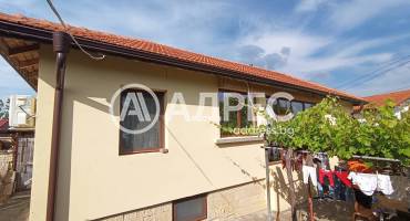 Къща/Вила, Островче, 658498, Снимка 1