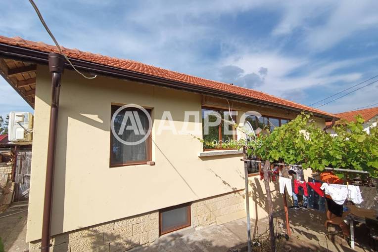 Къща/Вила, Островче, 658498, Снимка 1