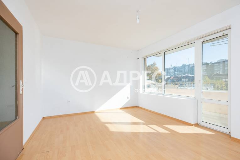 Многостаен апартамент, Варна, Техникумите, 681498, Снимка 2