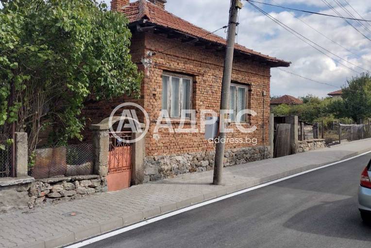 Къща/Вила, Долна баня, 666520, Снимка 3