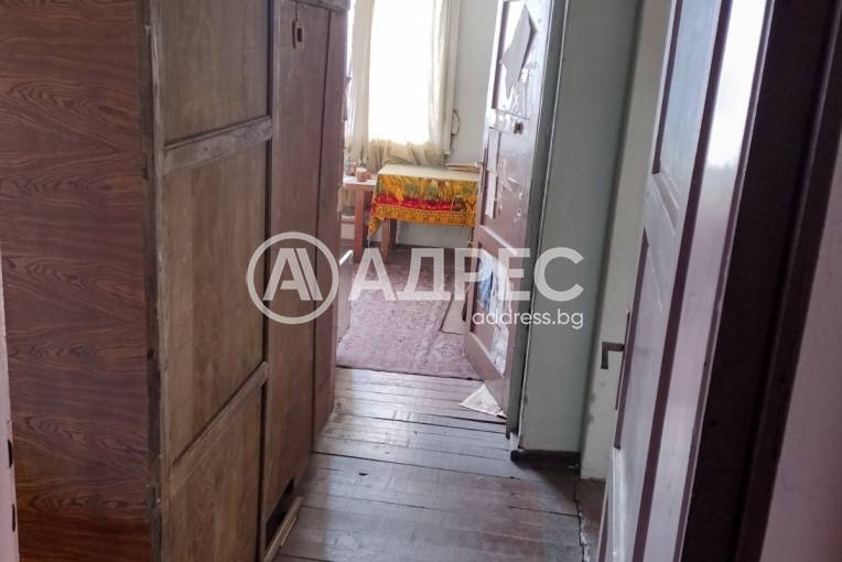 Къща/Вила, Долна баня, 666520, Снимка 4