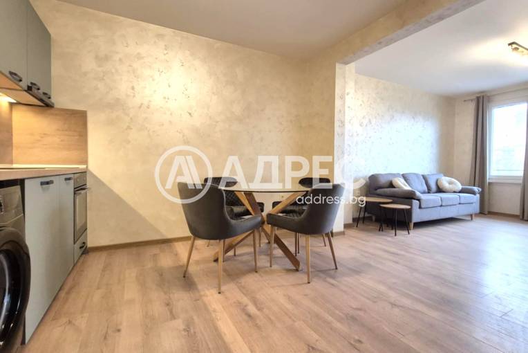 Тристаен апартамент, София, Гео Милев, 681531, Снимка 1