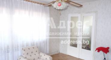 Многостаен апартамент, Разград, Оборище, 574535, Снимка 1