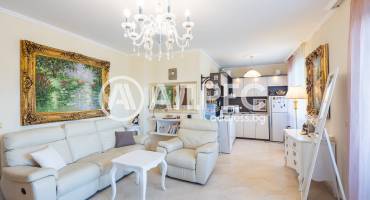 Тристаен апартамент, Варна, к.к. Златни Пясъци, 690543, Снимка 1
