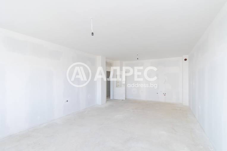 Тристаен апартамент, Варна, Цветен квартал, 667547, Снимка 1