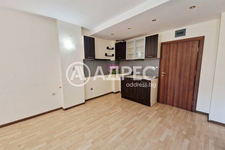 Тристаен апартамент, Варна, м-ст Ален Мак, 686548, Снимка 1