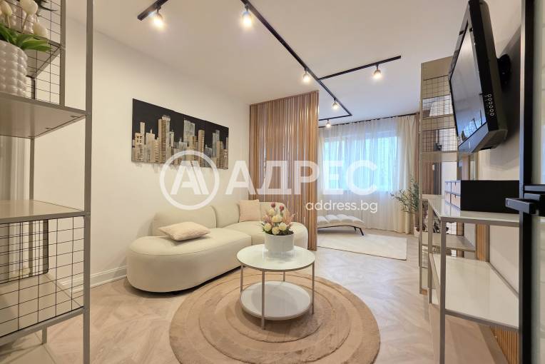 Тристаен апартамент, София, Гео Милев, 670560, Снимка 1