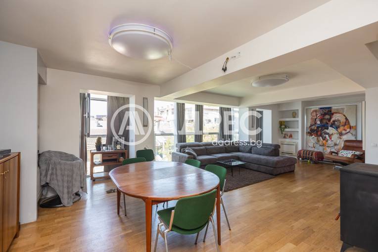 Тристаен апартамент, Варна, Червен площад, 676560, Снимка 1