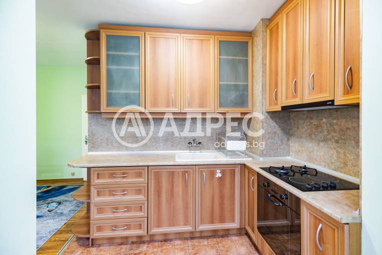 Тристаен апартамент, Варна, Икономически университет, 672566, Снимка 1