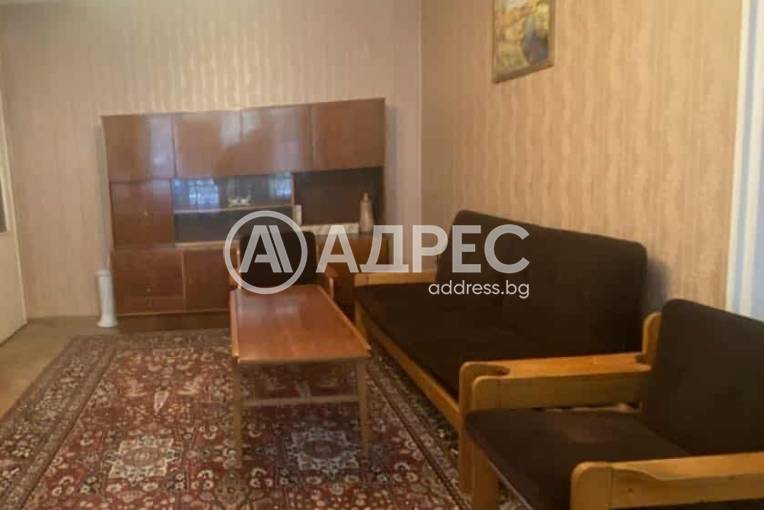 Тристаен апартамент, София, Гео Милев, 670570, Снимка 1