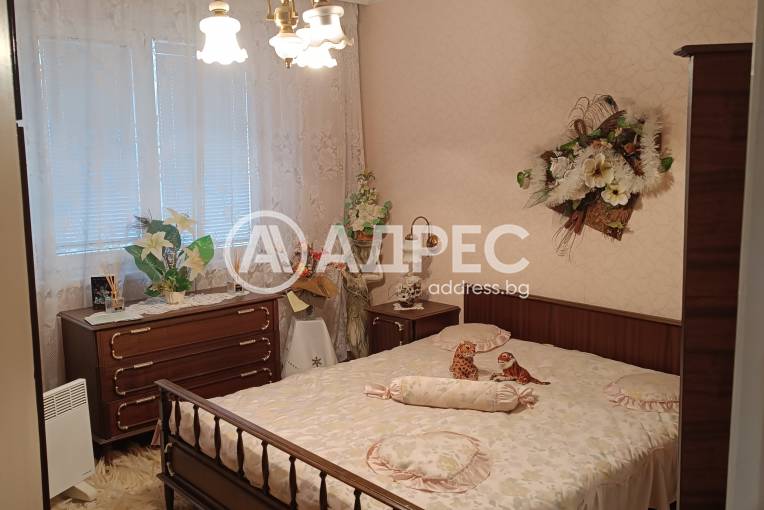 Тристаен апартамент, Варна, Кайсиева градина, 693576, Снимка 1
