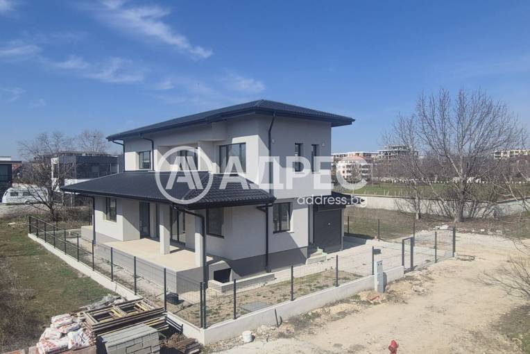 Къща/Вила, Пловдив, Остромила, 683577, Снимка 1