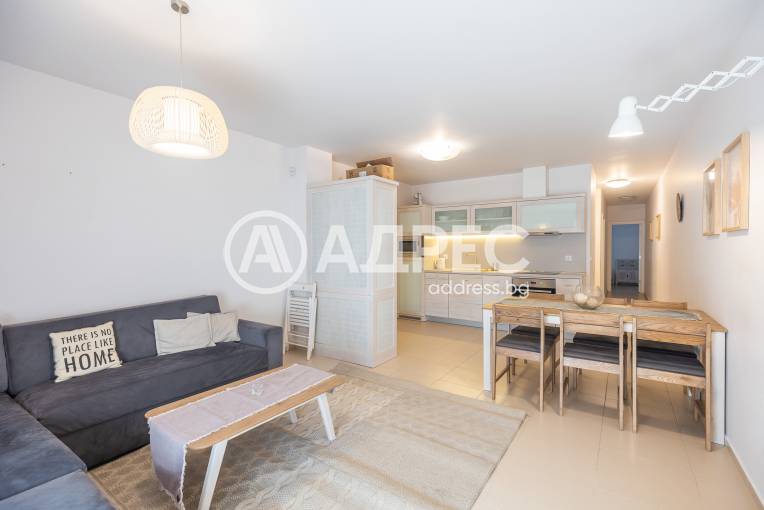 Тристаен апартамент, Варна, Център, 687580, Снимка 1