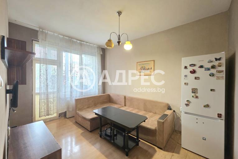 Тристаен апартамент, София, Толстой, 690583, Снимка 1